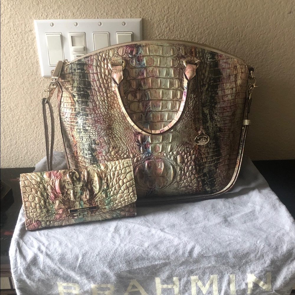 Brahmin Large Duxbury Opal Crocodile Embossed Shoulder Bag. - Picture 3 of 16